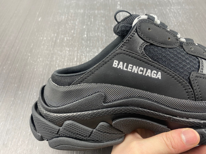 Ba*len*cia*ga triple s sneaker 80000102