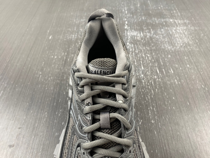 Ba*len*cia*ga defender sneaker