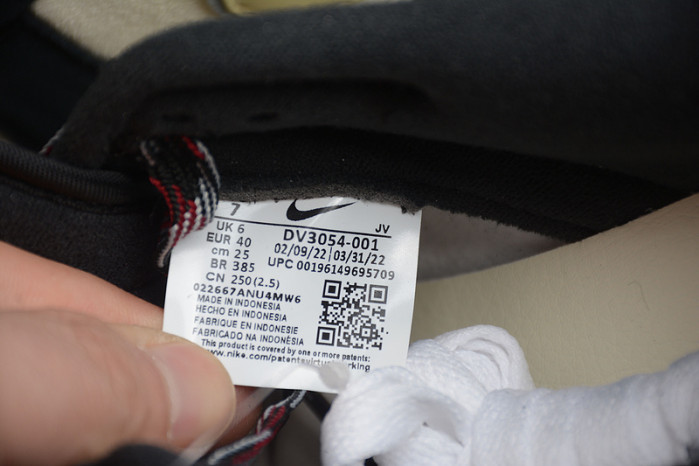 nike dunk low “black suede” dv3054-001