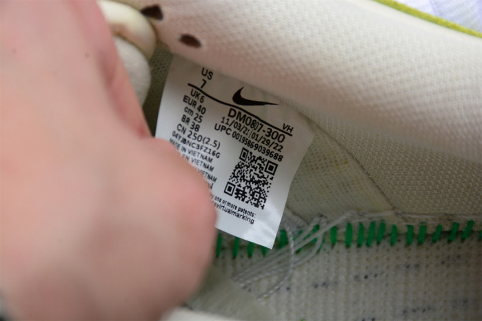 nike sb dunk low “green apple” dm0807-300