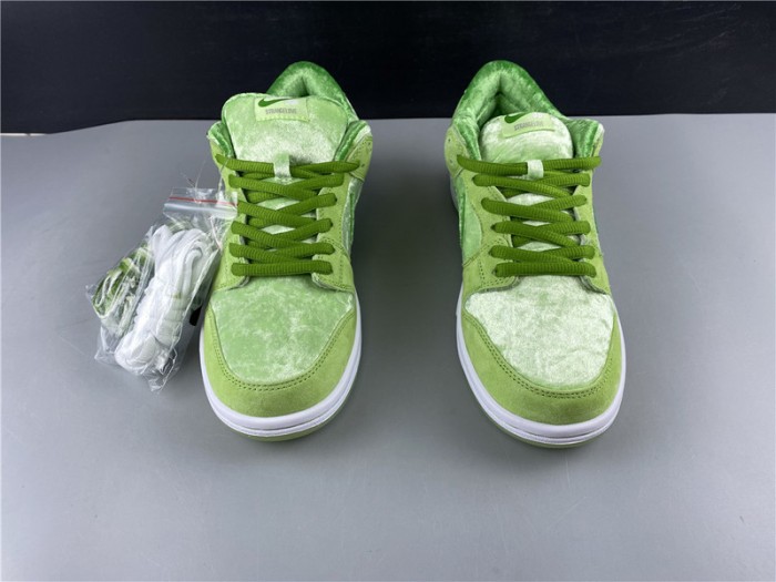 nike dunk sb low strangelove green ct2552-300