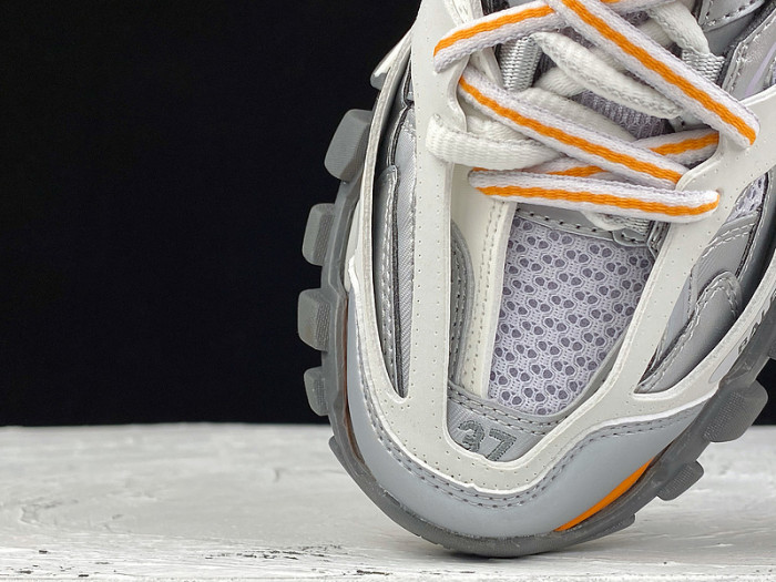 Ba*len*cia*ga track 5000024