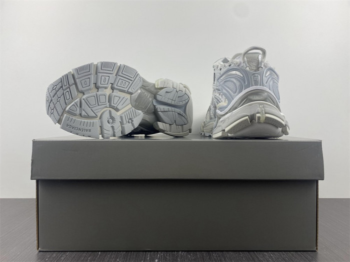 Ba1en*iaga runner 8000018