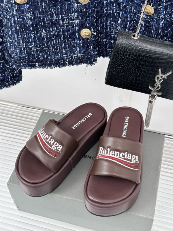Balenciag* Sandal BS82