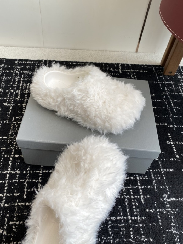 Balenciag* Sandal BS110