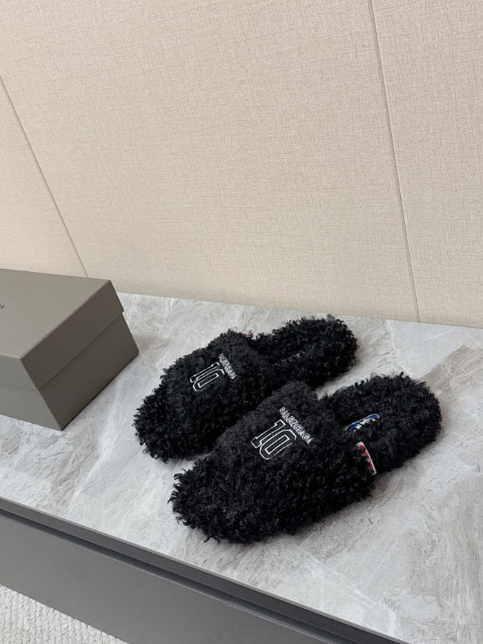 Balenciag* Sandal BS115