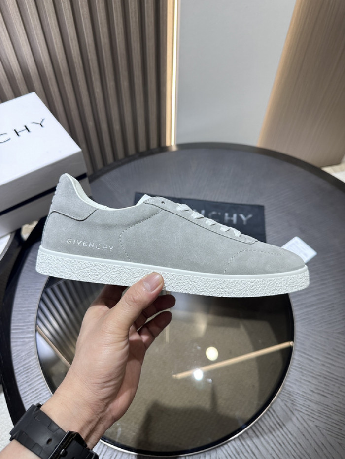 Givenchy Sneakers 660045
