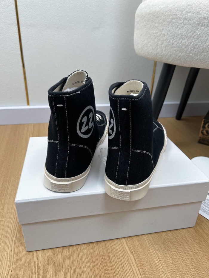 Ma1s0n Marg*e1a CALFSKIN S57WS0367
