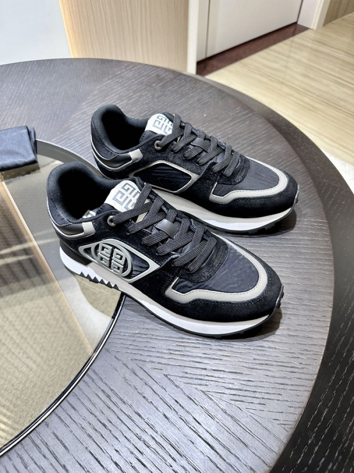 Givenchy Sneakers 660035