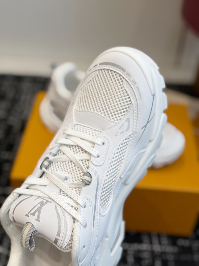 LV sneakers L0000852