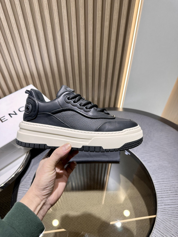 Givenchy Sneakers 660022