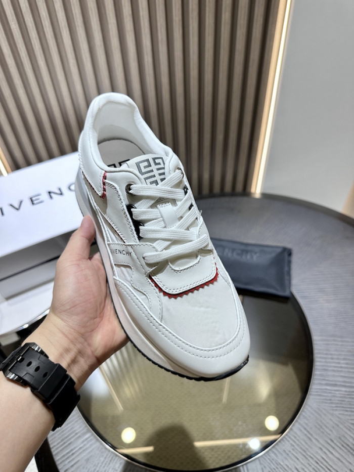 Givenchy Sneakers 660052