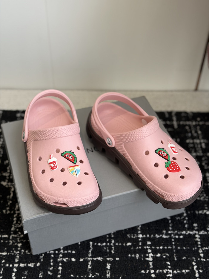 Balenciag* Sandal BS123