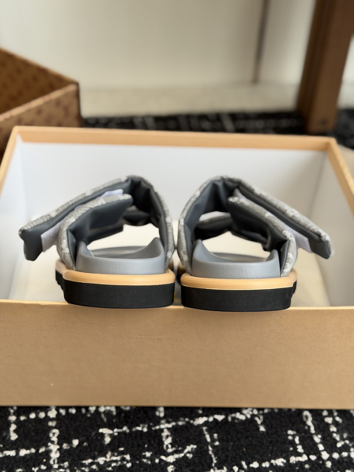 L&V sandal 255