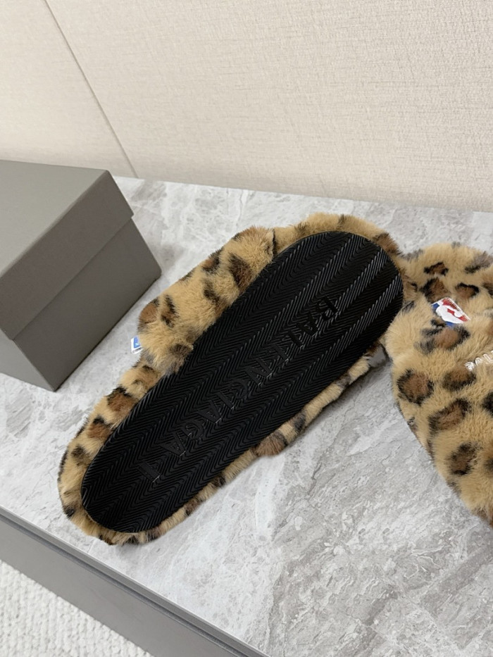 Balenciag* Sandal BS116