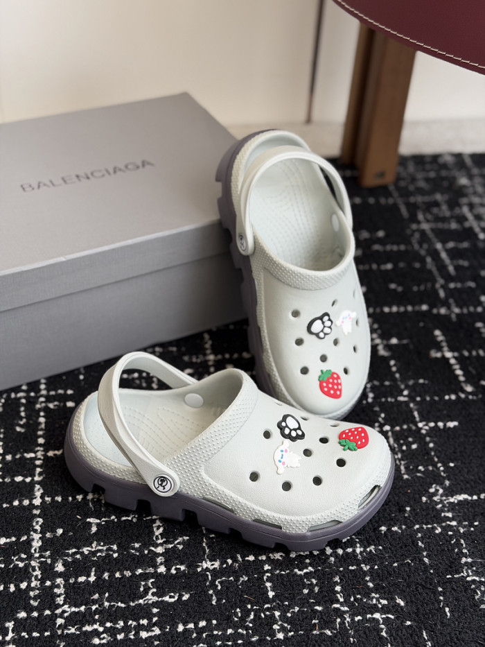 Balenciag* Sandal BS122