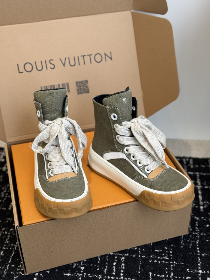 LV sneakers L0000856