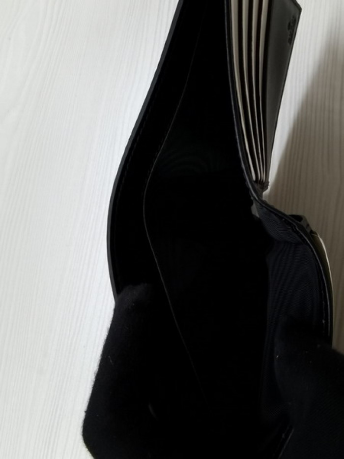 G*u*i snake black wallets