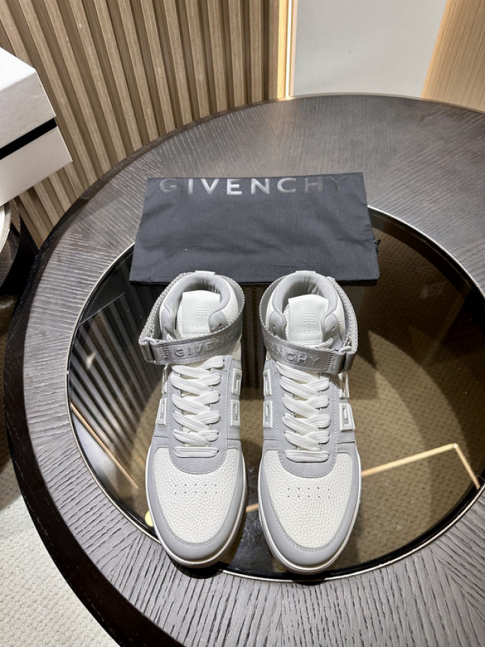 Givenchy Sneakers 660026