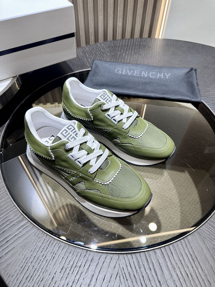 Givenchy Sneakers 660054