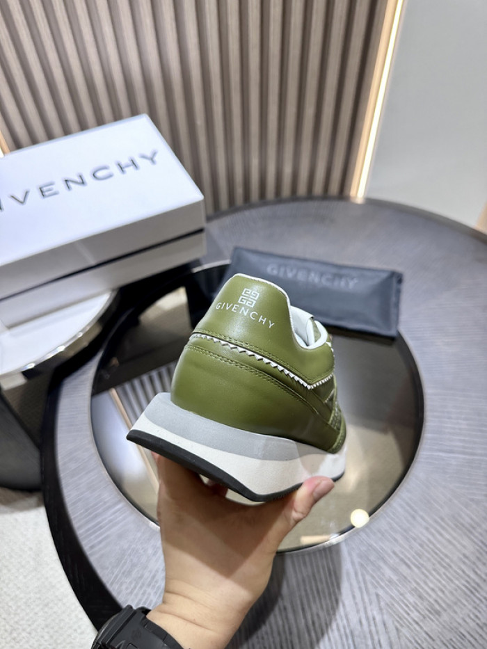 Givenchy Sneakers 660054