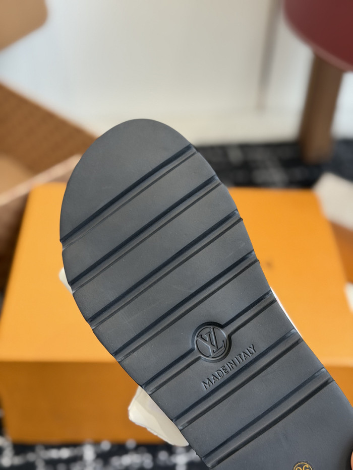 L&V sandal 251