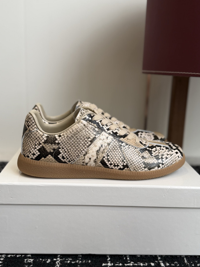 Ma1s0n Marg*e1a CALFSKIN S57WS0424