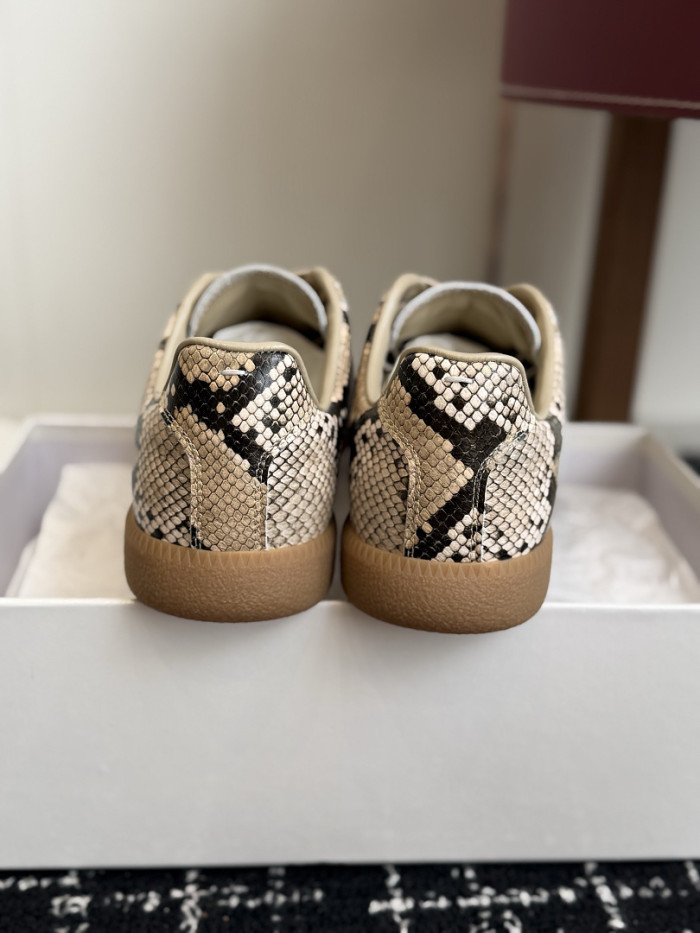Ma1s0n Marg*e1a CALFSKIN S57WS0424