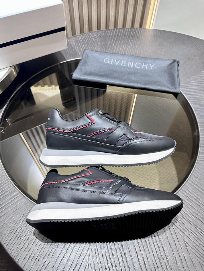 Givenchy Sneakers 660053