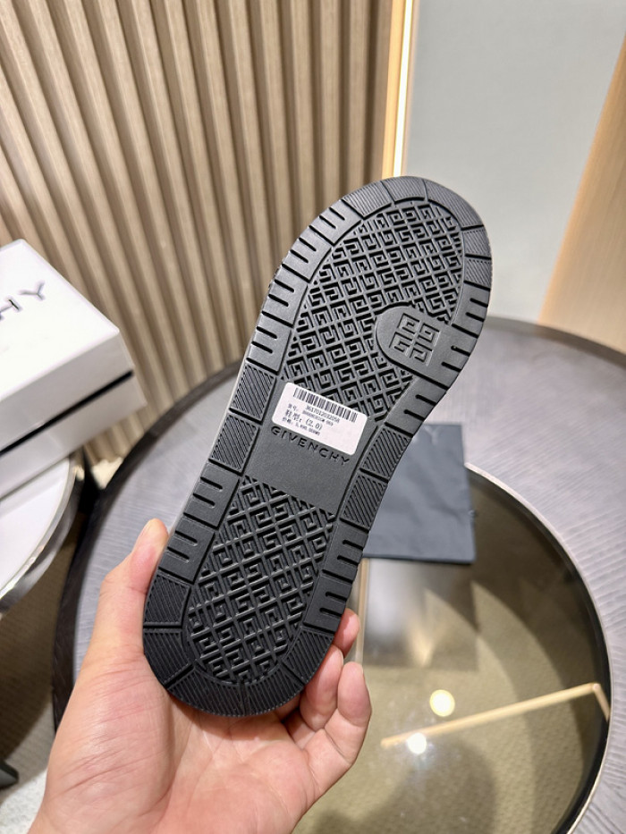 Givenchy Sneakers 660024