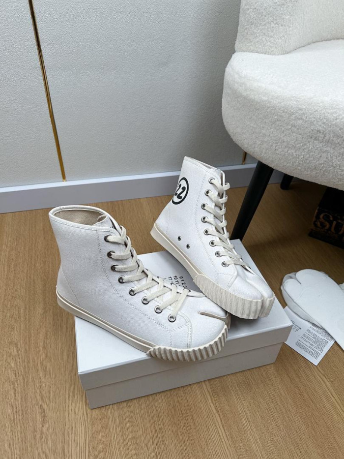 Ma1s0n Marg*e1a CALFSKIN S57WS0368