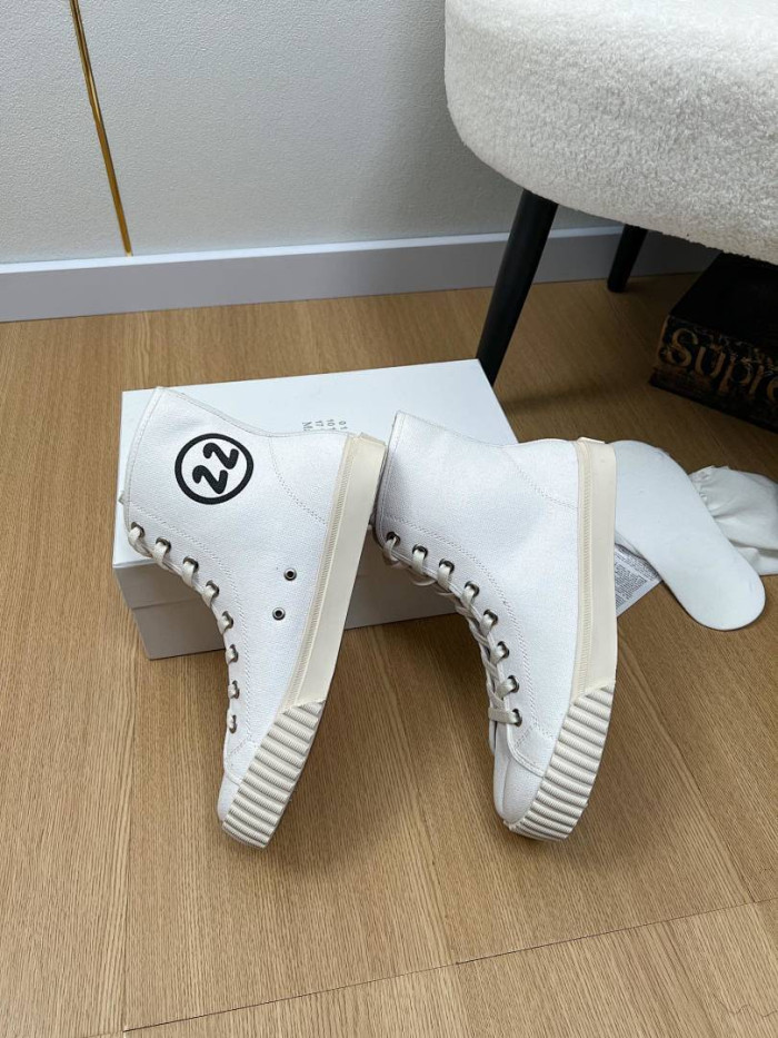 Ma1s0n Marg*e1a CALFSKIN S57WS0368