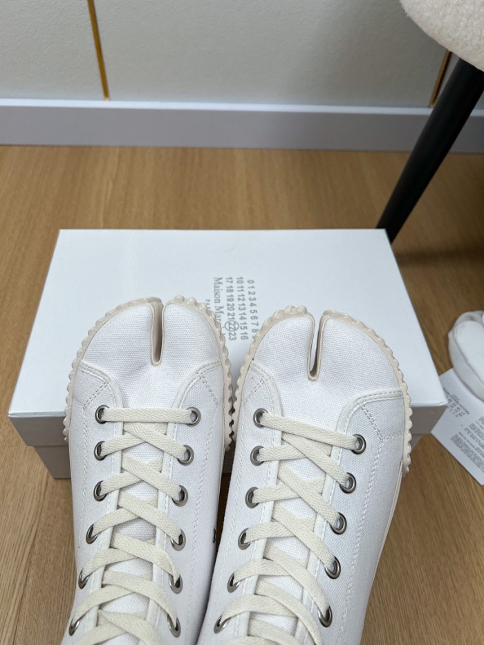 Ma1s0n Marg*e1a CALFSKIN S57WS0368