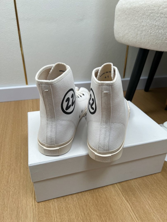 Ma1s0n Marg*e1a CALFSKIN S57WS0368