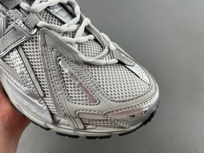 New Balance 1906A Concrete Silver Metallic M1906AG