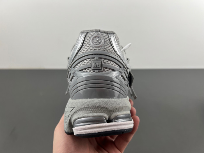 New Balance 1906A Concrete Silver Metallic M1906AG