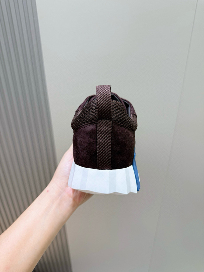 H**me5 snekaers hm098